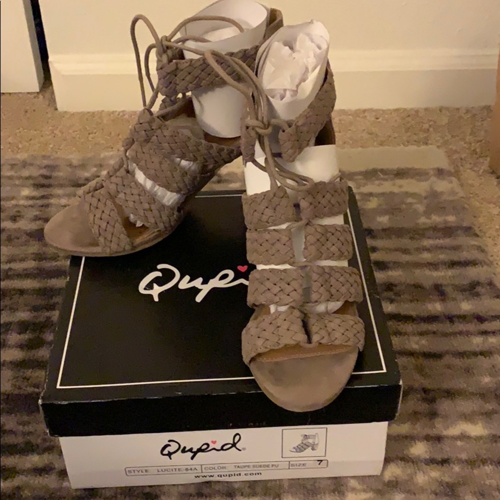 Qupid. Size 7 taupe block heel
